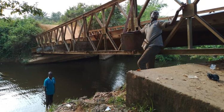 Safohene Kpanyinli Baako of Asasetre Urges Government to Fix Broken Bridge over River Ebi Before Rains Set In